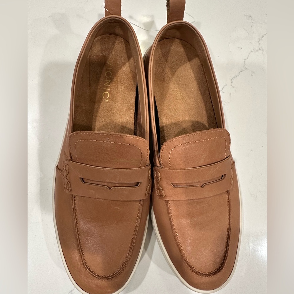 Women’s Vionic Uptown leather loafers.  Size 9.5